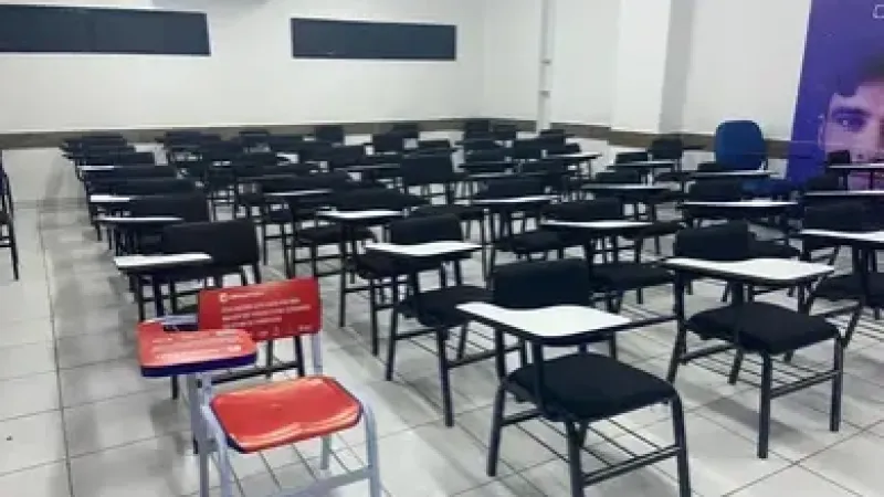 Jubs: com cadeiras vazias, campanha lembra vítimas de feminicídio