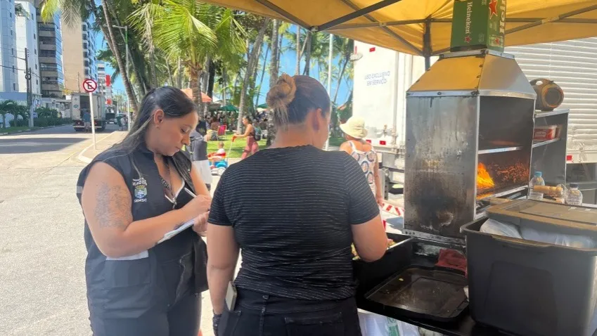Segurança Cidadã conscientiza ambulantes sobre uso excessivo de equipamentos na Rua Aberta