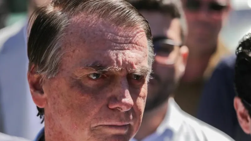 Médicos atualizam estado de saúde de Bolsonaro após cirurgia