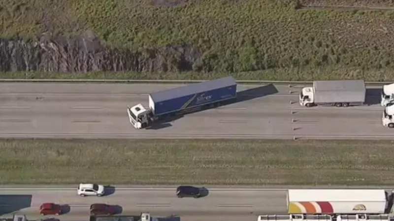 Motorista é resgatado pela polícia no Rodoanel após ser amarrado a falso explosivo