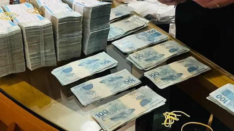 Sóstenes critica Coaf e diz que dinheiro vivo é de venda de imóvel