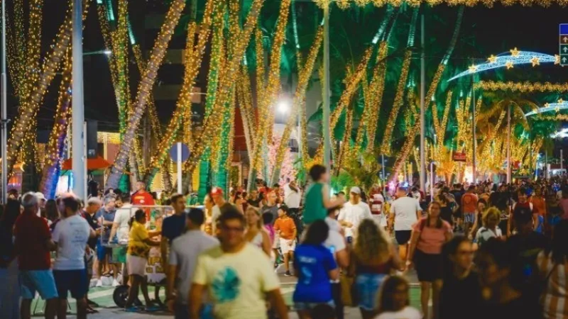 Iluminação de Natal impulsiona a economia e fortalece ambulantes de Maceió