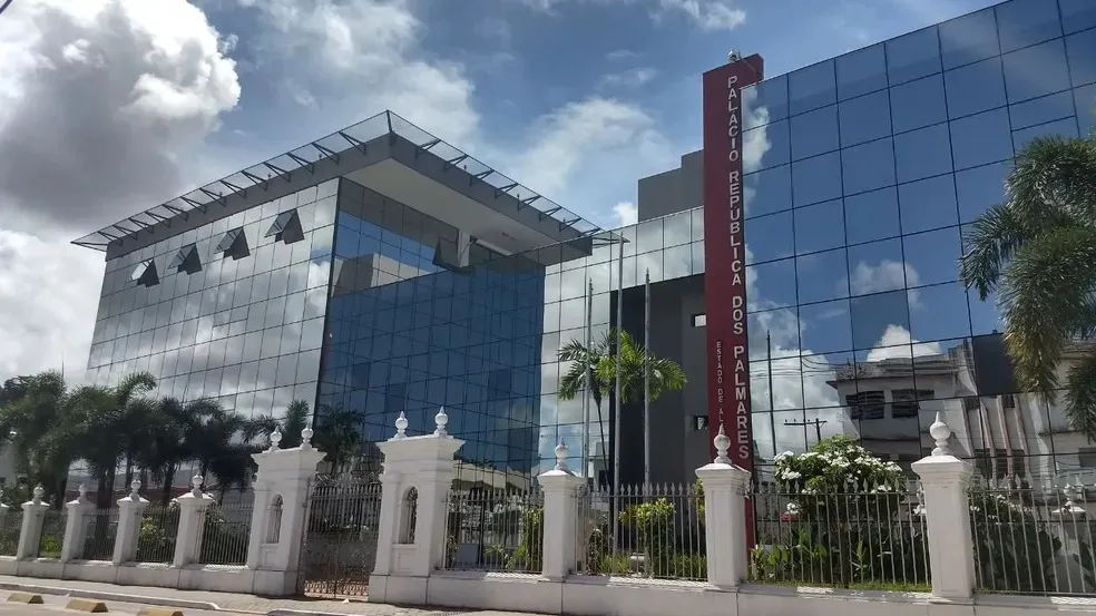 Feriado em Alagoas altera expediente de órgãos públicos nesta segunda (29); entenda