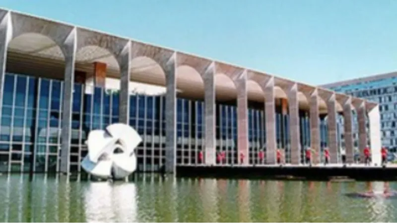 Itamaraty aplica reciprocidade e funcionário do governo dos EUA deixa o Brasil