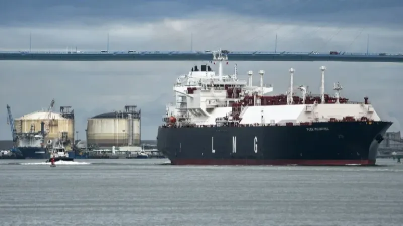 Petróleo salta mais de 50% em março com conflito no Oriente Médio