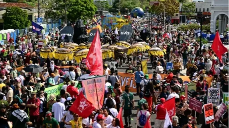 COP30: manifestação em Belém reúne ministras Marina Silva e Sônia Guajajara