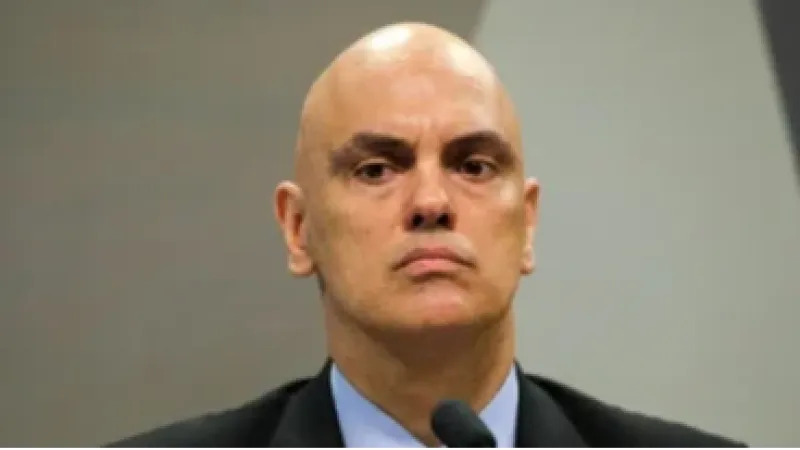 Moraes nega uso de slides pela defesa de Filipe Martins em julgamento do golpe no STF