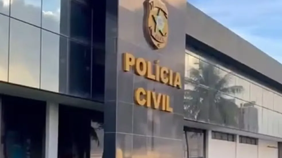 Mãe é presa suspeita de maus-tratos e de facilitar abuso sexual de filhas em Maceió