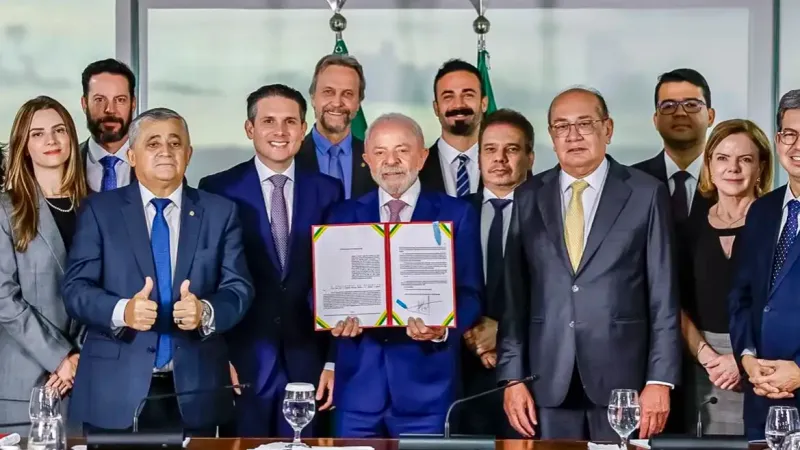 Lula sanciona Lei Antifacção e defende prisão de magnatas do crime