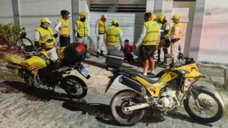Ronda no Bairro prende dois suspeitos de assalto no Corredor Vera Arruda, em Maceió