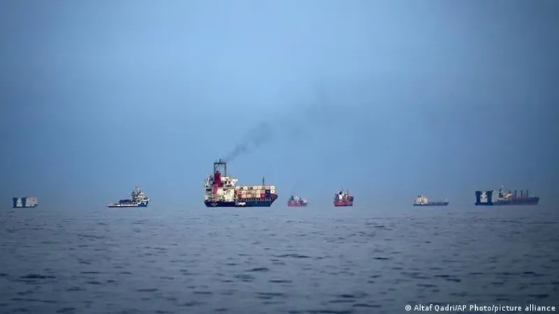 Petroleiros passam por Ormuz no primeiro dia do bloqueio dos EUA