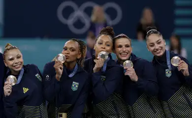 Equipe feminina conquista bronze na ginástica artística em Paris