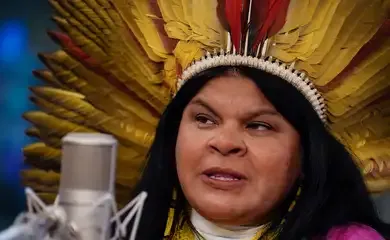 Ministra Sonia Guajajara tem alta e deixa hospital em São Paulo