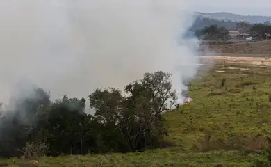 Risco de clima seco e queimadas permanece alto no interior do país