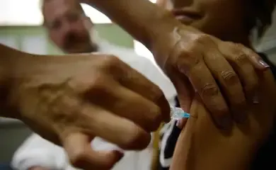 Novo plano para combater câncer de colo tem foco em rastreio e vacina