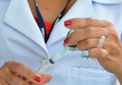Alagoas recebe as primeiras doses de vacina contra dengue nesta sexta-feira (26)