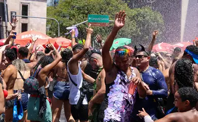 Blocos de rua gratuitos são atração preferida de quem curte carnaval
