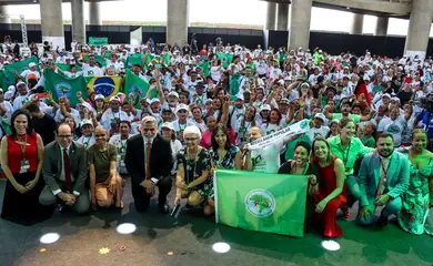 Catadores de recicláveis reivindicam pagamento fixo pela coleta