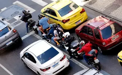 Trânsito causa até 10 vezes mais sequelas que mortes, alerta CFM