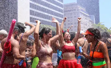 Dezenas de blocos de rua se apesentam neste final de semana no Rio