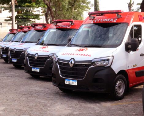 Presidente Hugo Wanderley participa de entrega ambulâncias 