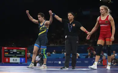 Giullia Penalber avança e luta pelo bronze no wrestling nesta sexta