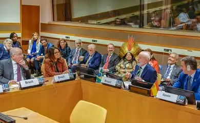 "Democracia liberal frustrou a expectativa de milhões", diz Lula