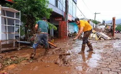 Trens urbanos voltam a operar na região metropolitana de Porto Alegre
