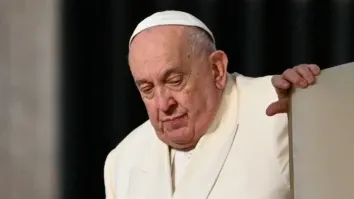 Papa Francisco precisa ‘reaprender a falar’ após terapia com oxigênio, diz cardeal