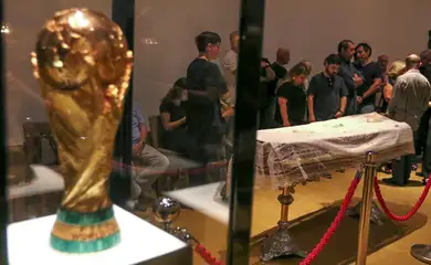 Familiares e fãs prestam homenagens a Zagallo em velório na CBF