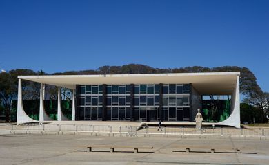 Supremo mantém direitos políticos da ex-presidente Dilma