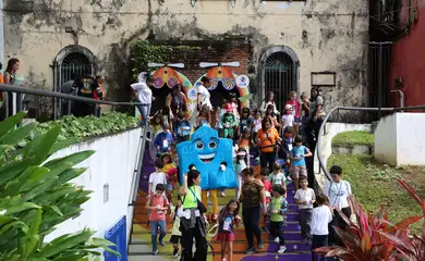 Invisibilidade feminina persiste na literatura, afirma escritora