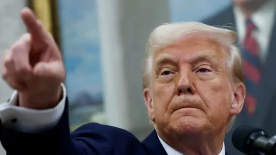 Trump nega exceções de tarifas e diz que ‘analisa’ smartphones e eletrônicos