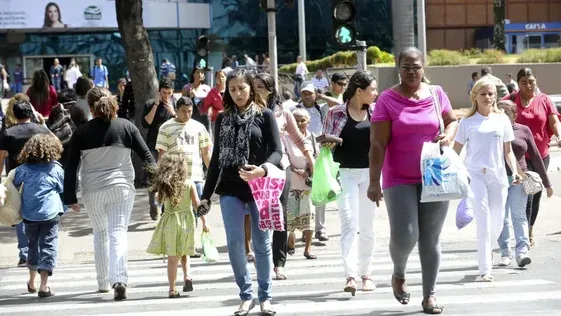 População brasileira é de 213,4 milhões, diz IBGE