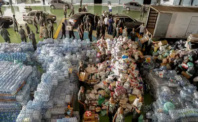 Brasilienses fazem fila para doações a vítimas das enchentes no RS