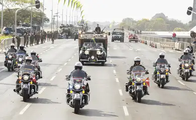 Autoridades prestigiam desfile do 7 de Setembro em Brasília