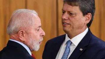 Tarcísio é chamado de ‘futuro presidente’ por aliados em evento