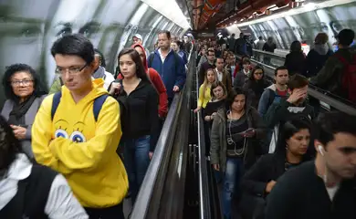 Falha no Metrô de São Paulo causa lentidão; estações estão lotadas