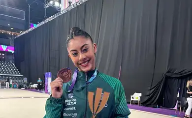 Ginasta Bárbara Domingos fatura bronze em etapa da Copa do Mundo