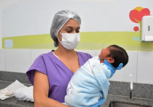 Mais de 200 cirurgias para correção de língua presa são realizadas em um ano no Hospital da Mulher
