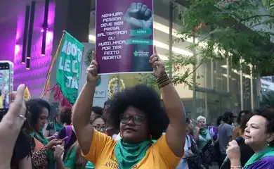 Moraes suspende processos baseados em norma que proíbe a assistolia