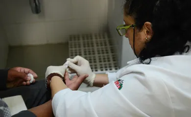 Especialista alerta sobre transmissão da sífilis de gestante para bebê