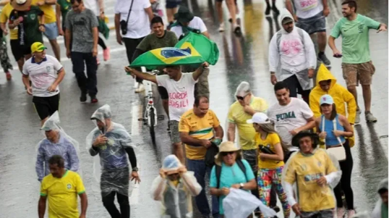 Mais de 40 pessoas estão hospitalizadas após raio atingir manifestação pró-Bolsonaro