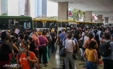 Taxa média de desocupação em 2022 ficou em 9,3%, diz IBGE