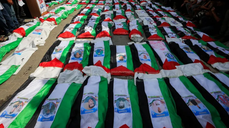Oriente Médio: Gaza enterra 100 corpos recuperados nos últimos dias