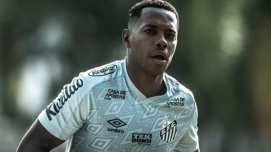 Robinho tem pena reduzida em 301 dias com trabalho, estudo e leitura na prisão