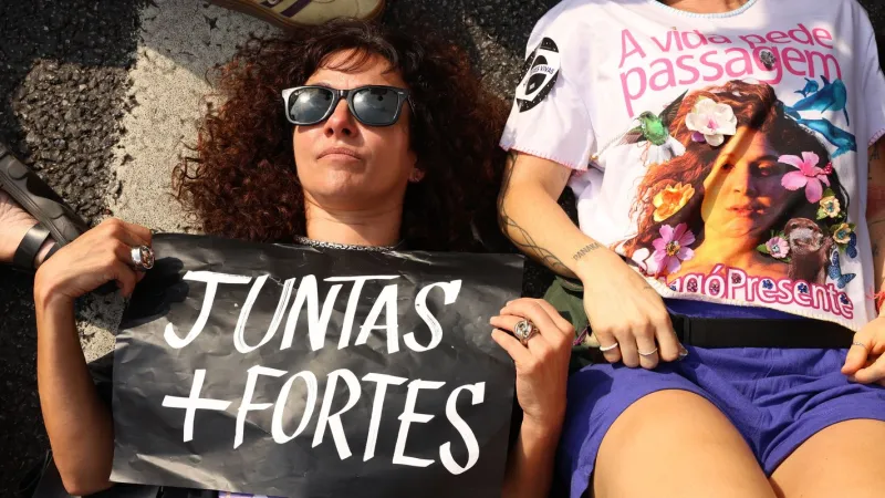 Homicídios de mulheres diminuem no Brasil; feminicídios ficam estáveis
