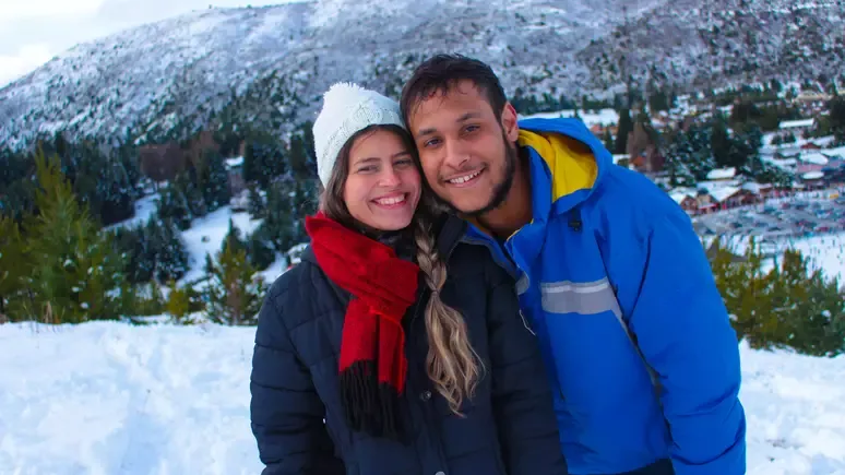 Casal gasta R$ 700 para transformar carro em casa e viaja por 4 países em 30 dias