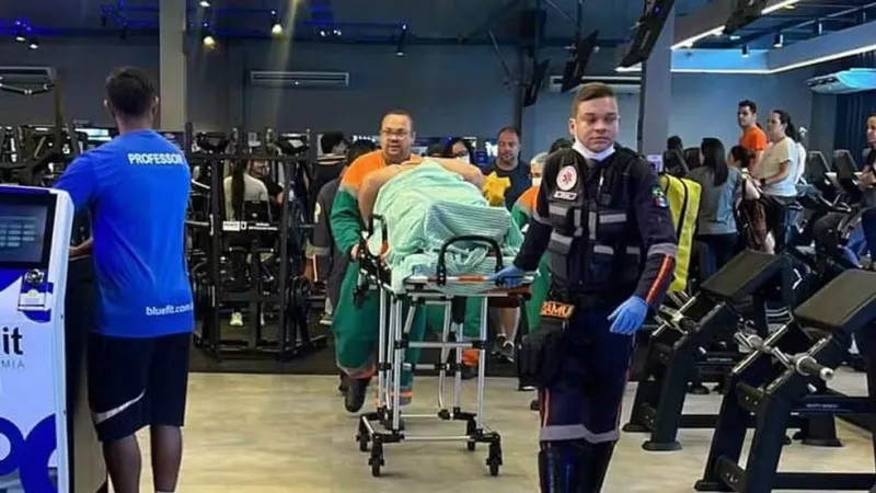 Homem derruba barra de supino no corpo e é socorrido pelo Samu em Maceió