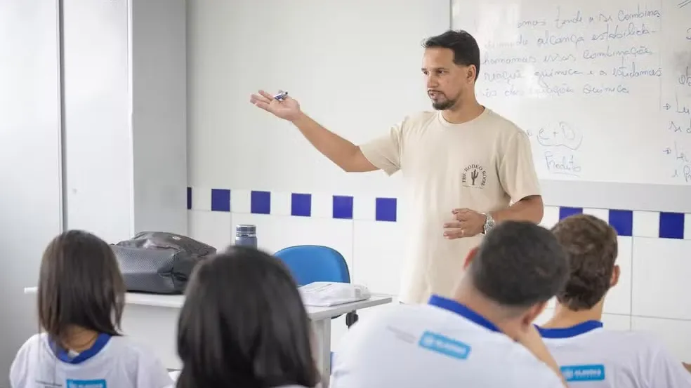 Concurso da Seduc-AL abre 521 vagas com salário de R$ 4,3 mil